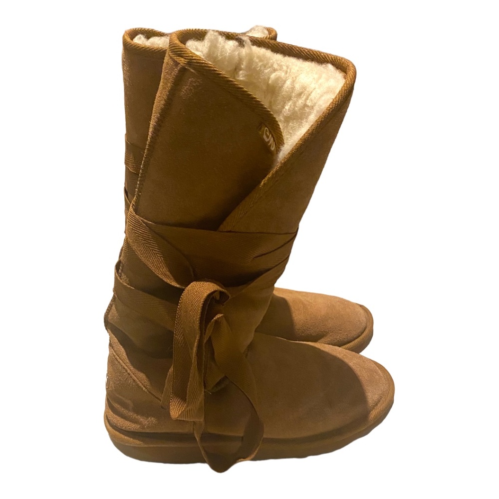 Emu side lace up shearling & suede boots. Sz.5